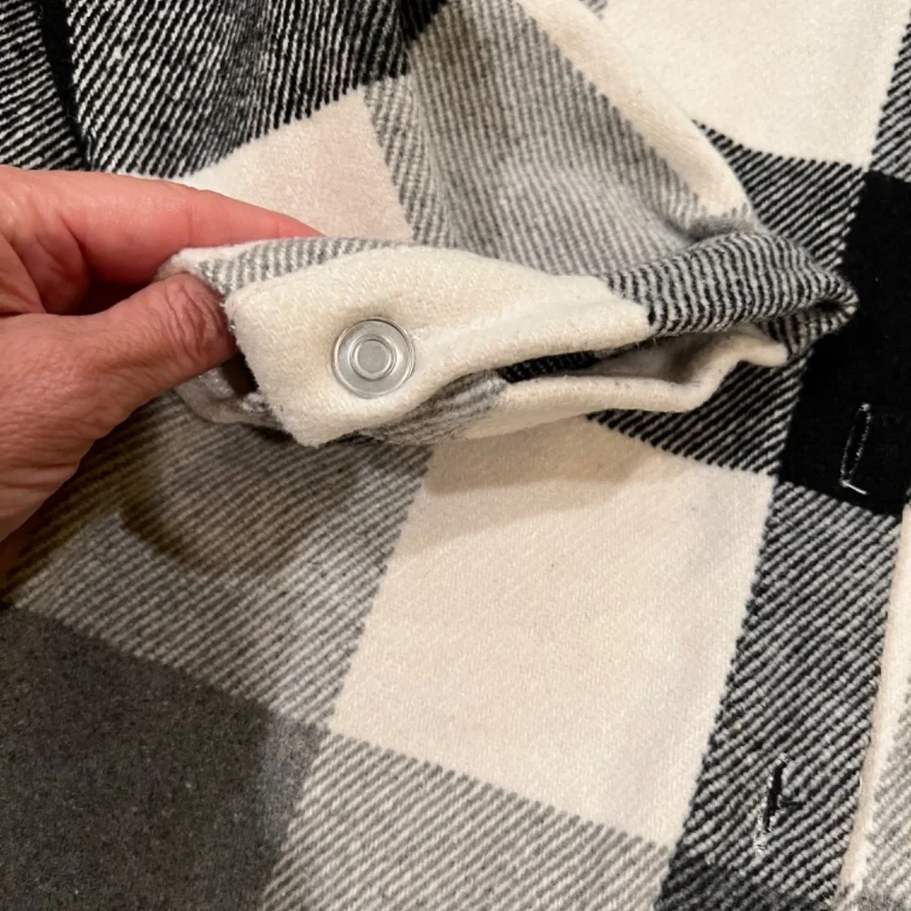 Coat -Oversize plaid button coat, Size Small, Excellent Condition - Picture 10 of 14